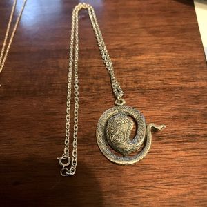 Women’s Snake Pendant